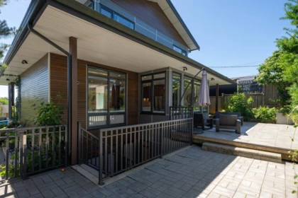 Entry Foyer Photo of 812 E 6th Street, North Vancouver, BC