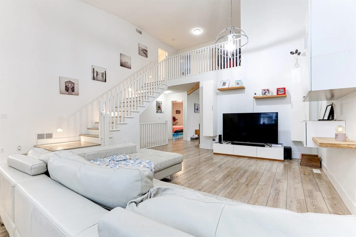 Dining Area Photo of 6 16995 64 Avenue, Surrey, BC