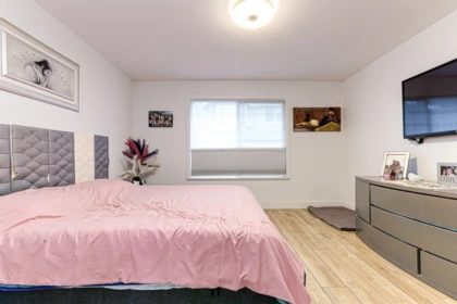 Bedroom 3 Photo of 6 16995 64 Avenue, Surrey, BC