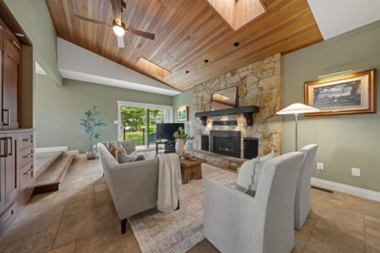 Breakfast Nook Photo of 11 Elsdon Bay, Port Moody, BC