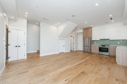 2 678 E 22nd Avenue, Vancouver, BC, Vancouver — Half Duplex for sale