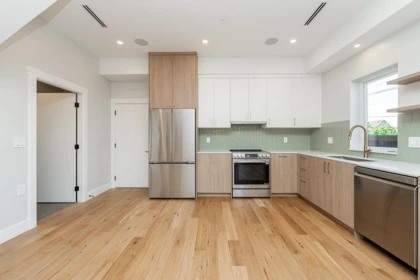 2 678 E 22nd Avenue, Vancouver, BC, Vancouver — Half Duplex for sale