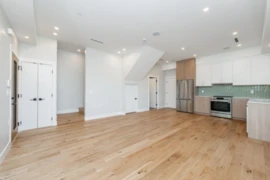 2 678 E 22nd Avenue, Vancouver, BC