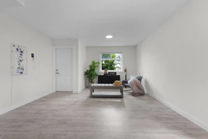Entry Foyer Photo of 18 13328 96 Avenue, Surrey, BC
