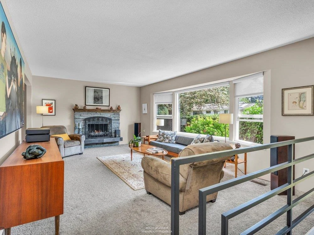 Family Room Photo of 999 53a Street, Delta, BC