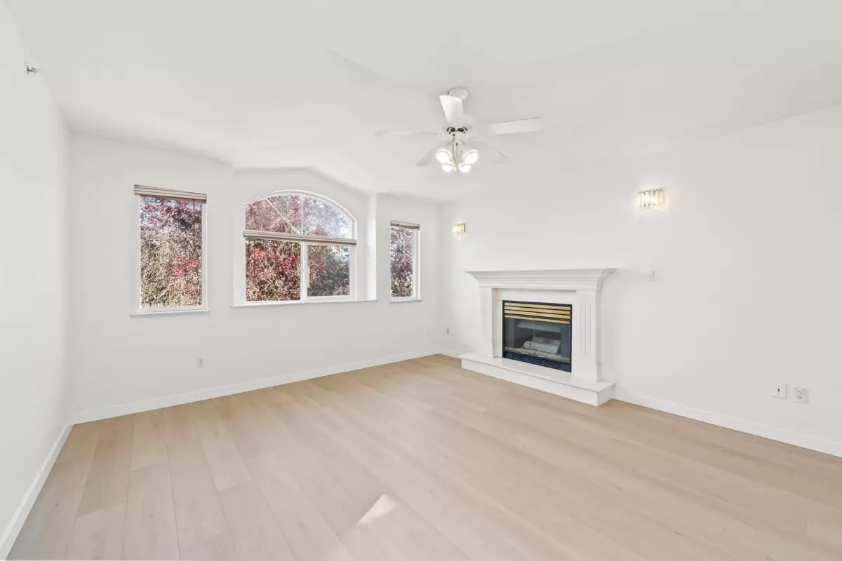 Family Room Photo of 1968 E 39th Avenue, Vancouver, BC