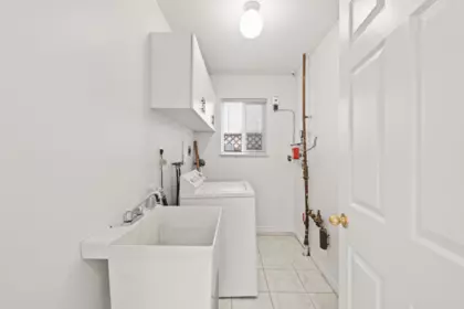 Guest Bathroom Photo of 1968 E 39th Avenue, Vancouver, BC
