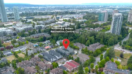 Front Yard Photo of 106 7131 17th Avenue, Burnaby, BC