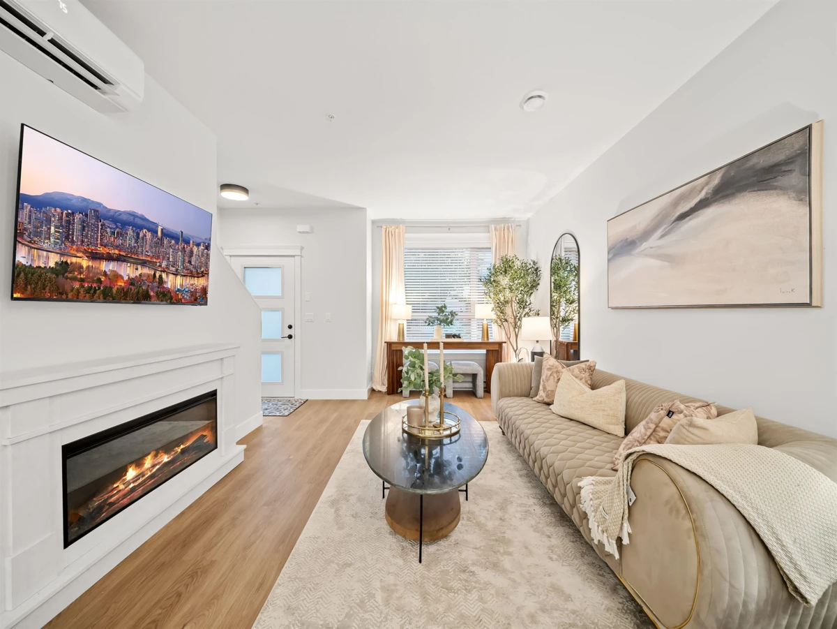 Living Room Photo of 4 20926 83 Avenue, Langley, BC
