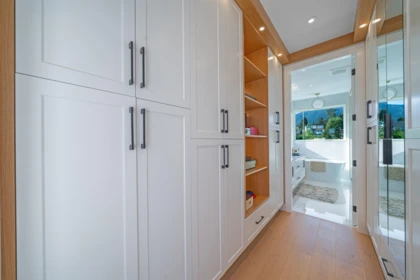 Entry Foyer Photo of 214 W 24th Street, North Vancouver, BC