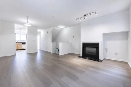 202 3683 Wellington Avenue, Vancouver, BC, Vancouver — Townhouse for sale