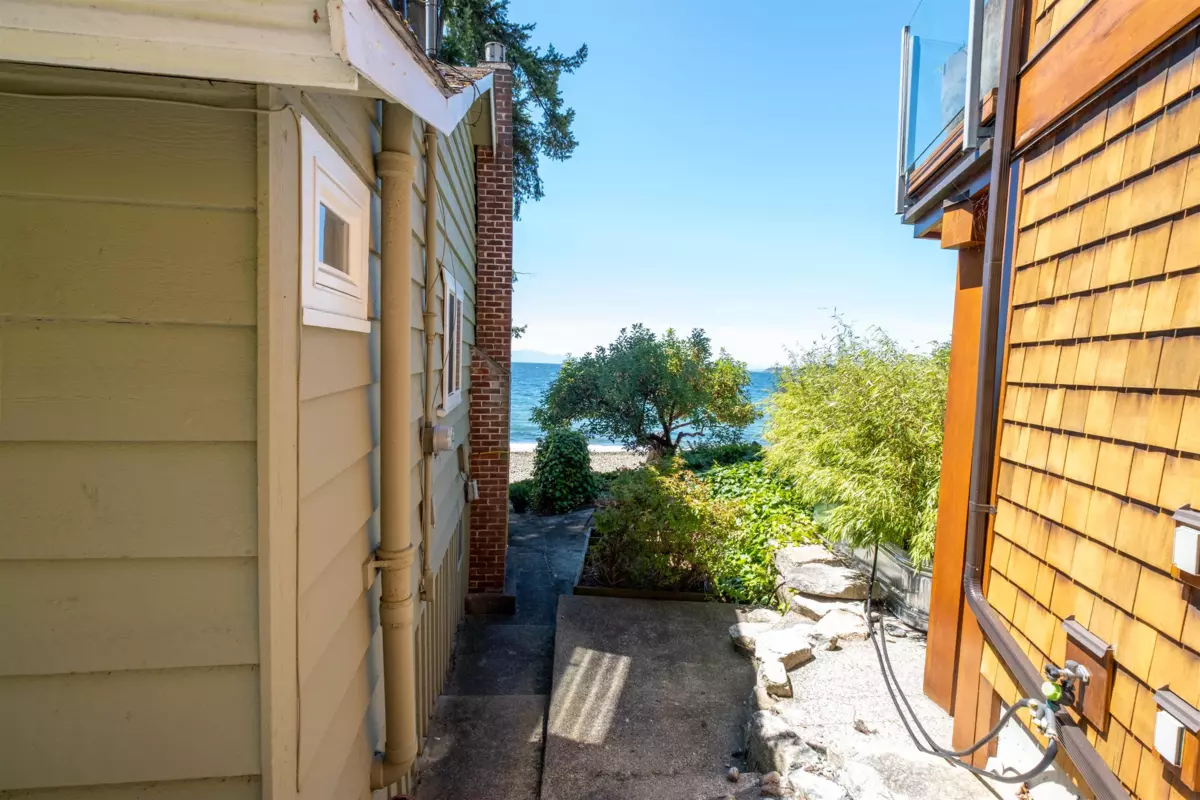 Family Room Photo of 4861 Sunshine Coast Highway, Sechelt, BC