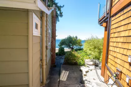 4861 Sunshine Coast Highway, Sechelt, BC, Sechelt — Single Family Residence for sale