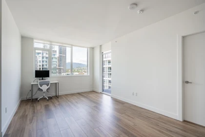 2101 4433 Alaska Street, Burnaby, BC, Burnaby — Apartment/Condo for sale