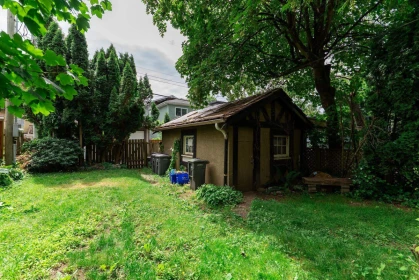 Garden / Landscaping Photo of 1924 Kitchener Street, Vancouver, BC