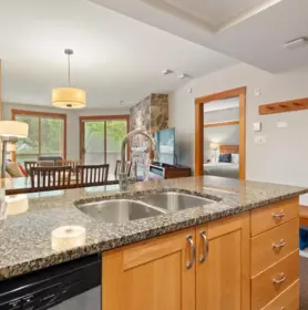 422A 2036 London Lane, Whistler, BC, Whistler — Apartment/Condo for sale