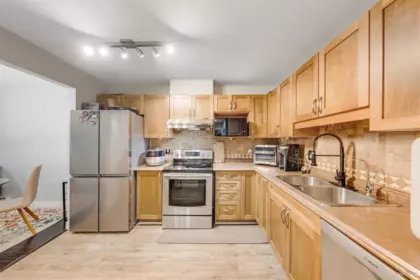 Kitchen Island Photo of 405 9688 148 Street, Surrey, BC