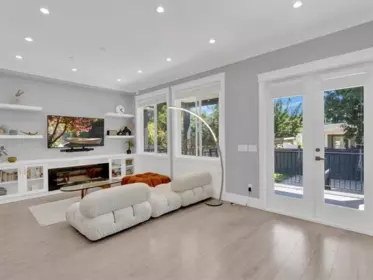 Breakfast Nook Photo of 15456 Russell Avenue, White Rock, BC