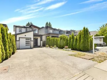 Living Room Photo of 15456 Russell Avenue, White Rock, BC