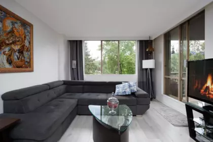 Living Room Photo of 1001 2012 Fullerton Avenue, North Vancouver, BC