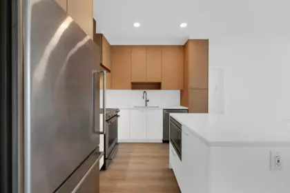 421 7588 16th Street, Burnaby, BC, Burnaby — Apartment/Condo for sale