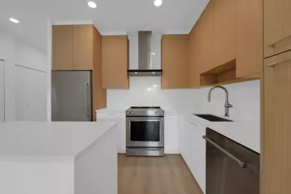 421 7588 16th Street, Burnaby, BC, Burnaby — Apartment/Condo for sale