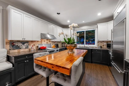 Breakfast Nook Photo of 1075 Esplanade Avenue, West Vancouver, BC
