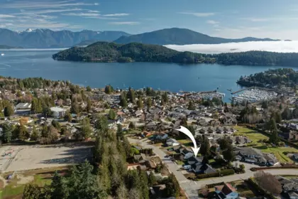 813 O'shea Road, Gibsons, BC, Gibsons — Single Family Residence for sale