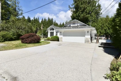 1572 Larchberry Way, Gibsons, BC, Gibsons — Single Family Residence for sale