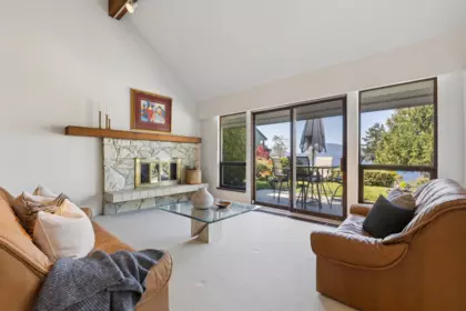 Breakfast Nook Photo of 8570 Ansell Place, West Vancouver, BC