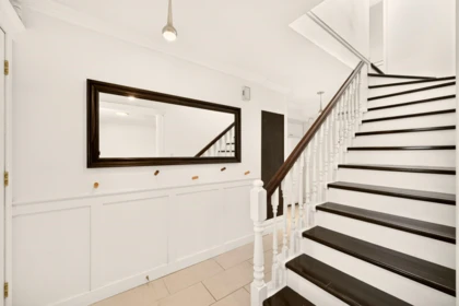 Entry Foyer Photo of 5962 49a Avenue, Delta, BC