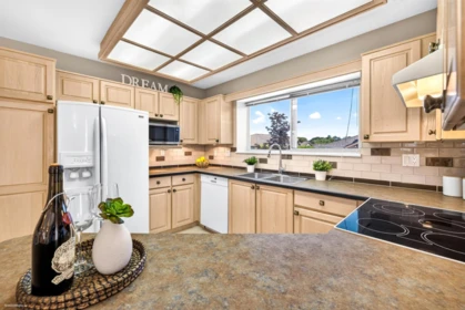 Kitchen Photo of 132 6875 121 Street, Surrey, BC