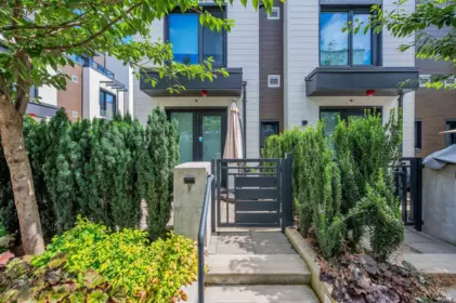 Backyard Photo of 404 606 Foster Avenue, Coquitlam, BC