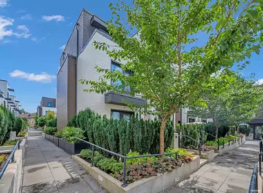 Garden / Landscaping Photo of 404 606 Foster Avenue, Coquitlam, BC