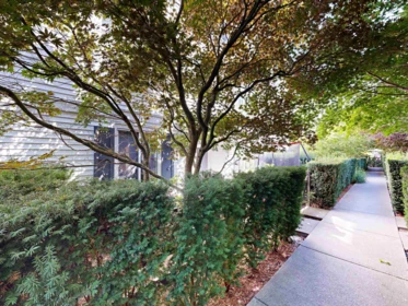 Front Yard Photo of 130 15230 Guildford Drive, Surrey, BC