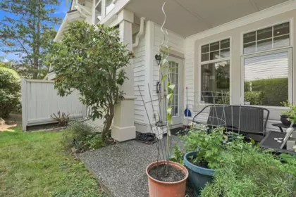 Front Yard Photo of 49 15037 58 Avenue, Surrey, BC