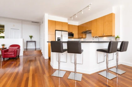 Kitchen Island Photo of 2462 Shadbolt Lane, West Vancouver, BC