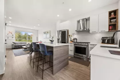 Kitchen Island Photo of 15 20150 81 Avenue, Langley, BC