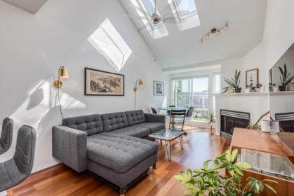 404 3939 Hastings Street, Burnaby, BC, Burnaby — Apartment/Condo for sale