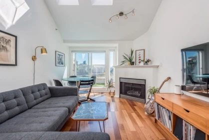 404 3939 Hastings Street, Burnaby, BC, Burnaby — Apartment/Condo for sale