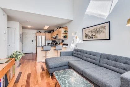 404 3939 Hastings Street, Burnaby, BC, Burnaby — Apartment/Condo for sale