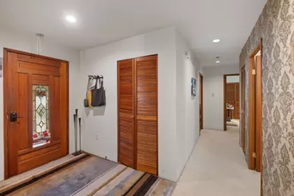 Walk-In Closet Photo of 886 E 29th Street, North Vancouver, BC