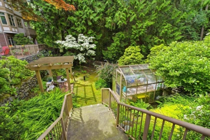 Backyard Photo of 411 2059 Chesterfield Avenue, North Vancouver, BC