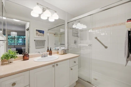 Guest Bathroom Photo of 411 2059 Chesterfield Avenue, North Vancouver, BC