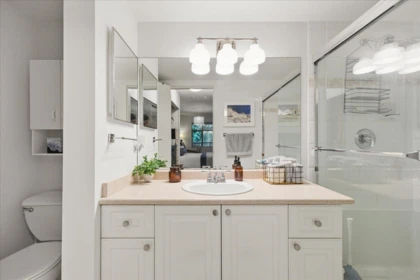 Powder Room Photo of 411 2059 Chesterfield Avenue, North Vancouver, BC