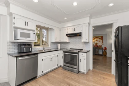 Breakfast Nook Photo of 32507 Qualicum Place, Abbotsford, BC