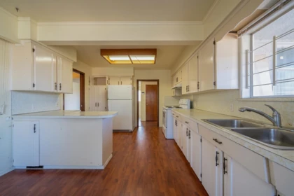 Kitchen Island Photo of 10671 Aintree Crescent, Richmond, BC