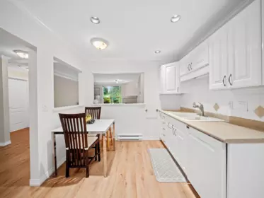 Kitchen Island Photo of 104 1281 Parkgate Avenue, North Vancouver, BC