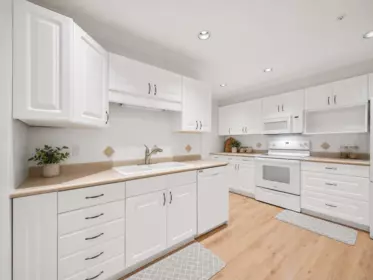 Kitchen Photo of 104 1281 Parkgate Avenue, North Vancouver, BC