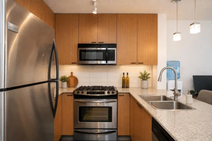 Kitchen Island Photo of 1006 39 Sixth Street, New Westminster, BC